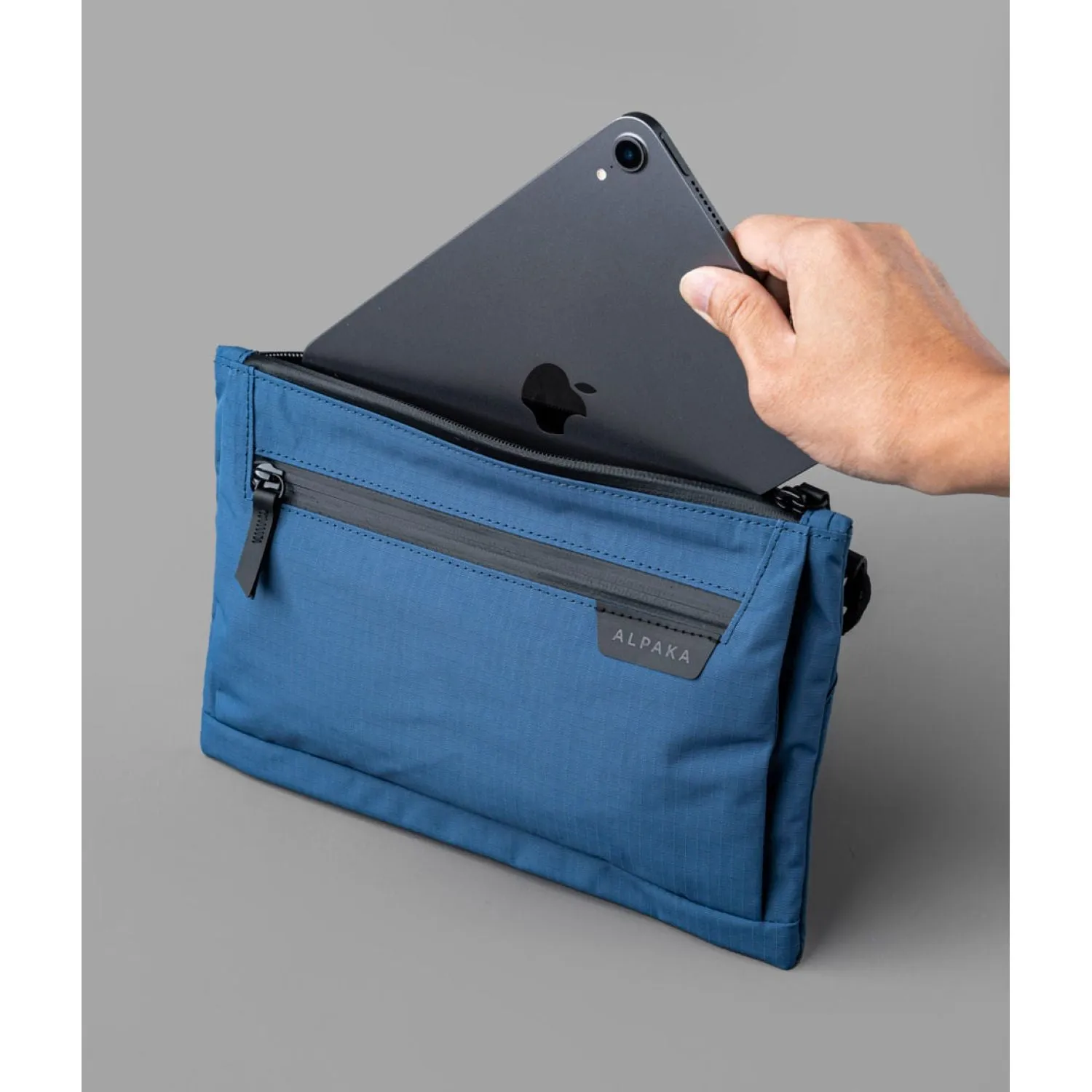 ALPAKA Zip Pouch Max V2 Axoflux 210D (Blue)