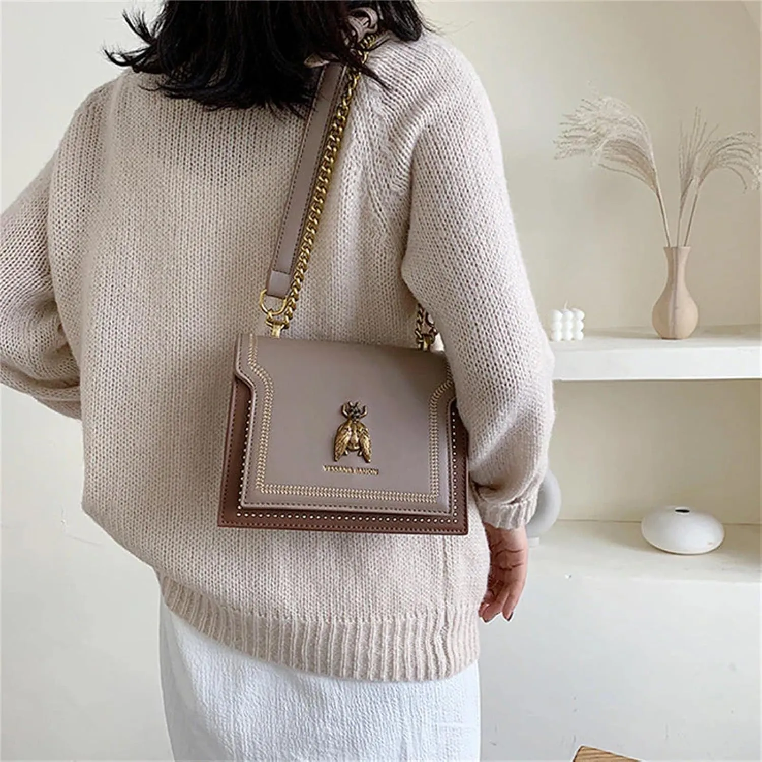 Elegant Bee Patch Crossbody Bag for Women,Vintage Bee Single Shoulder Handbag,Shoulder Bag with Metal Chain Strap.
