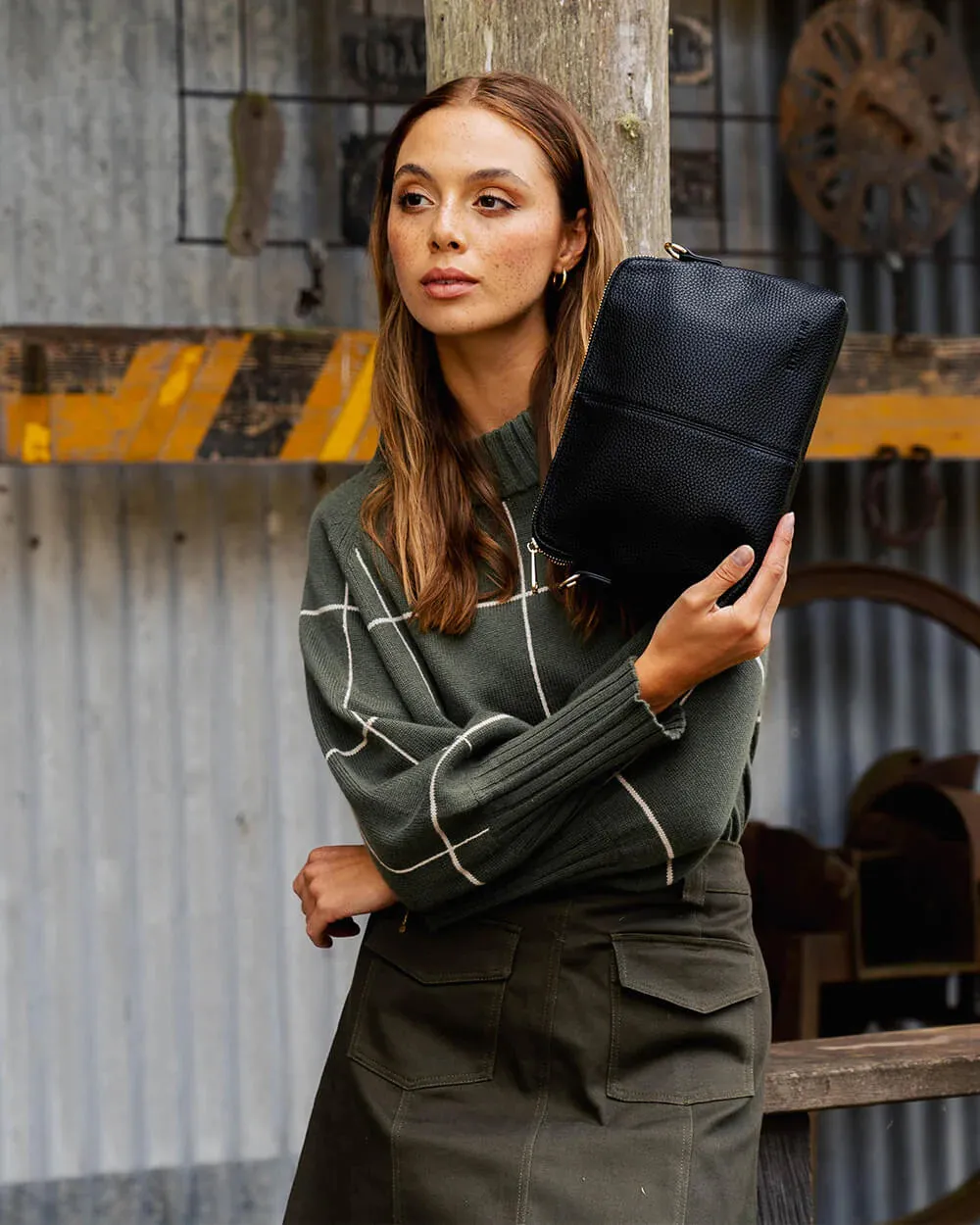 ELMS KING : Large Burbank Crossbody - Black