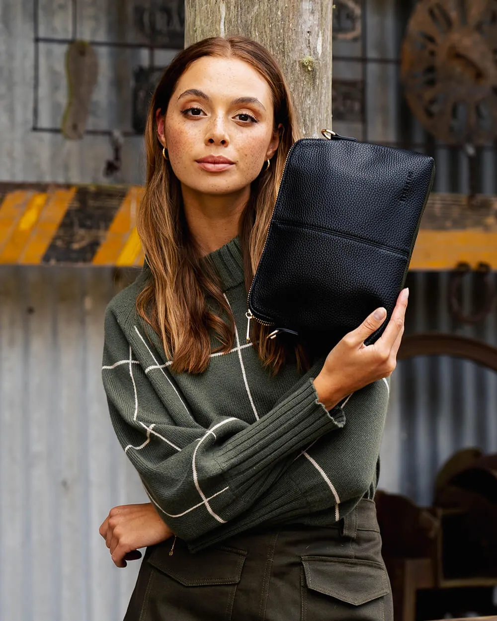 ELMS KING : Large Burbank Crossbody - Black