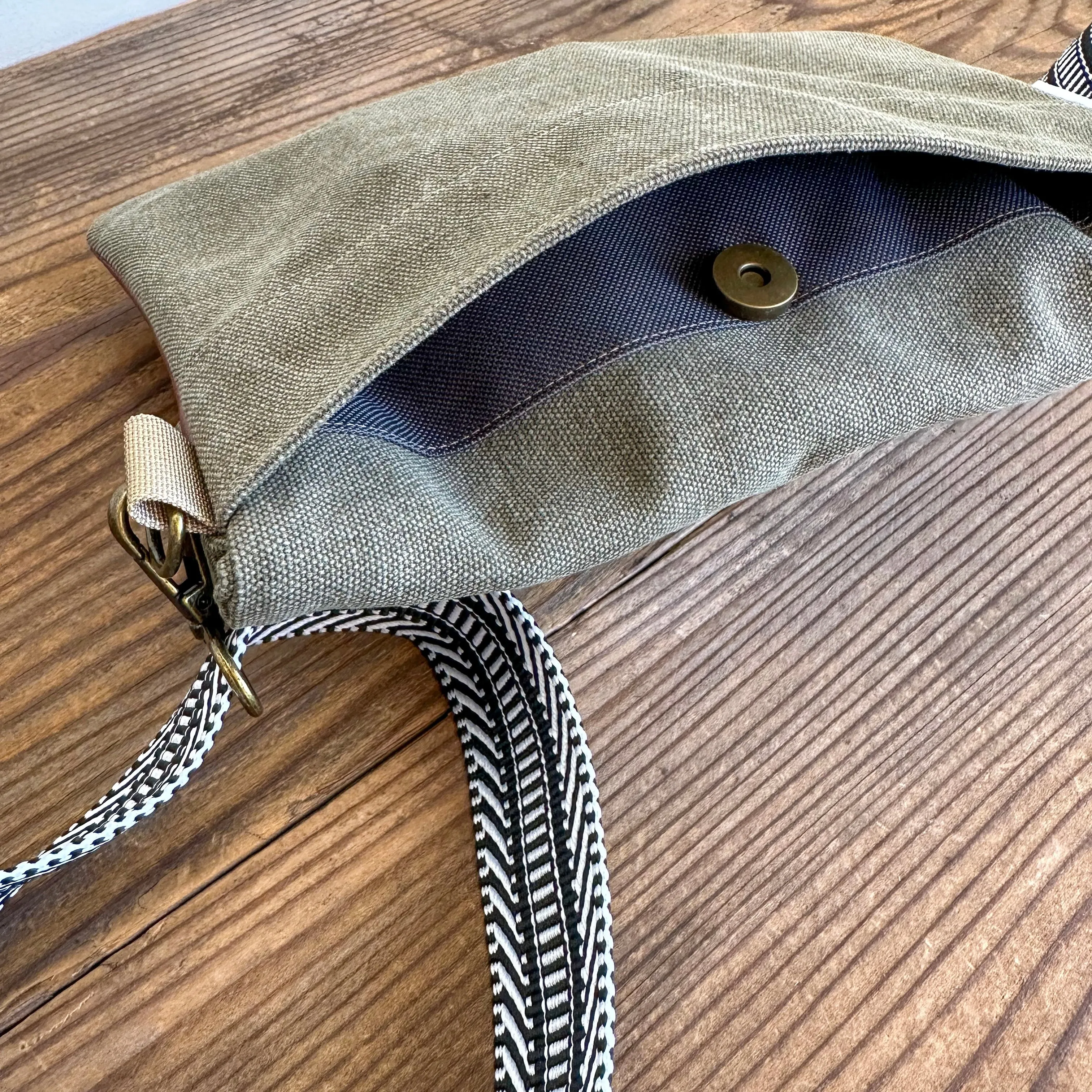 FOLDOVER CROSSBODY - OLIVE & GEO