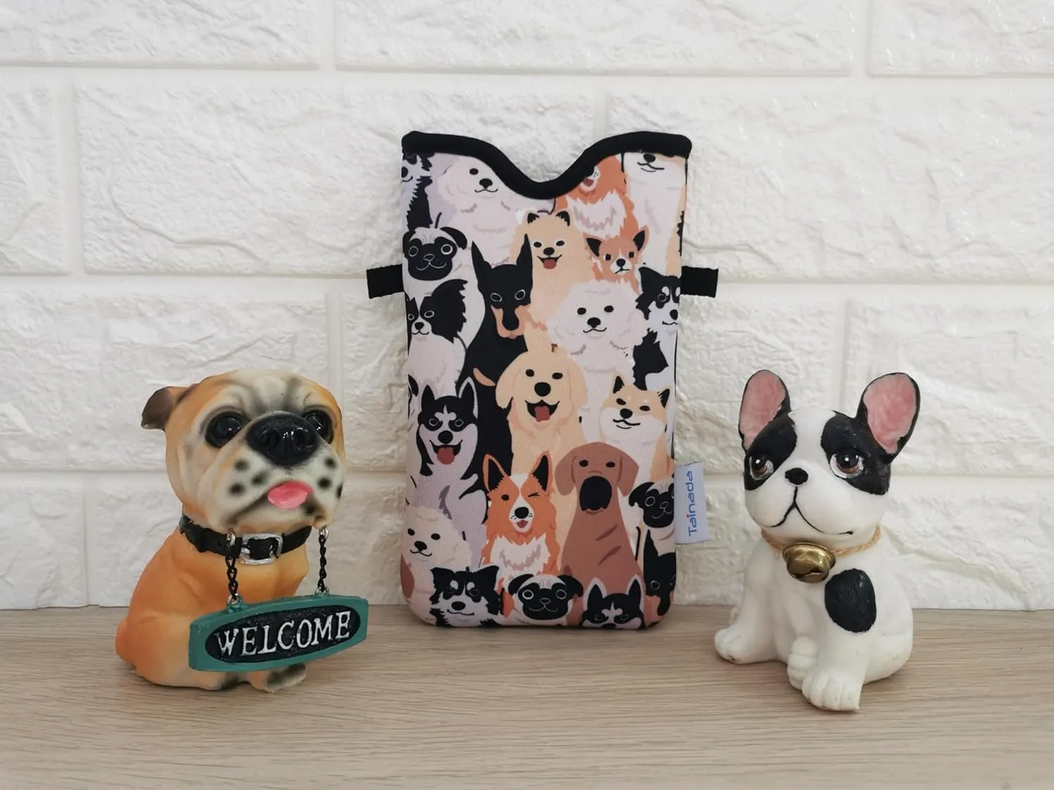 Tainada Men Women Neoprene Phone Sleeve Pouch Case Bag with Crossbody Strap/Neck Lanyard for iPhone 16/15/14 Pro Max, 16/15/14 Plus, 16e, Samsung S25 , A56, Google Pixel 9 (Doodle Dogs Style 2)