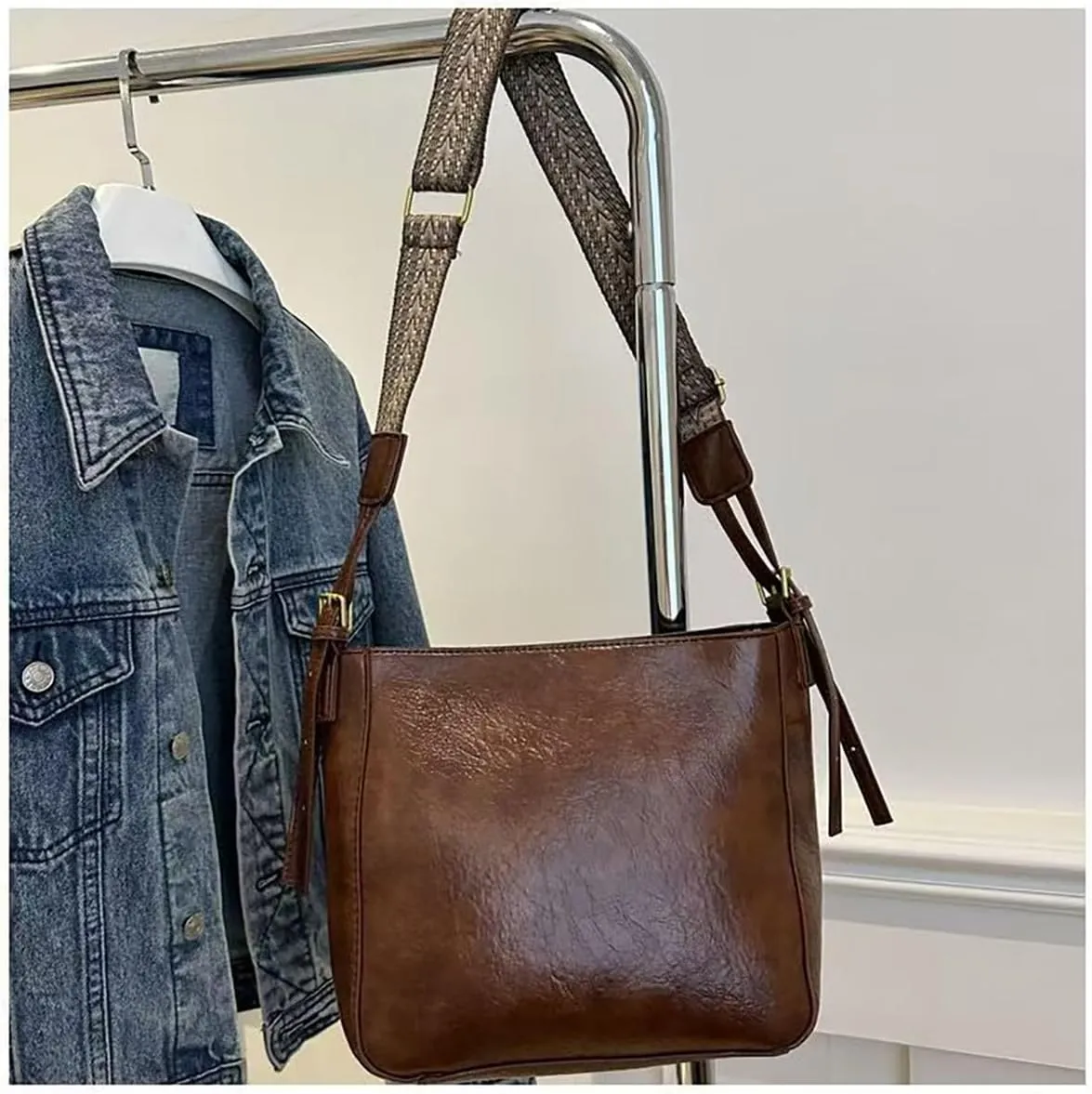 Vintage women's large capacity crossbody bag, fashionable 2-piece handbag wallet, adjustable guitar strap (Dark brown)