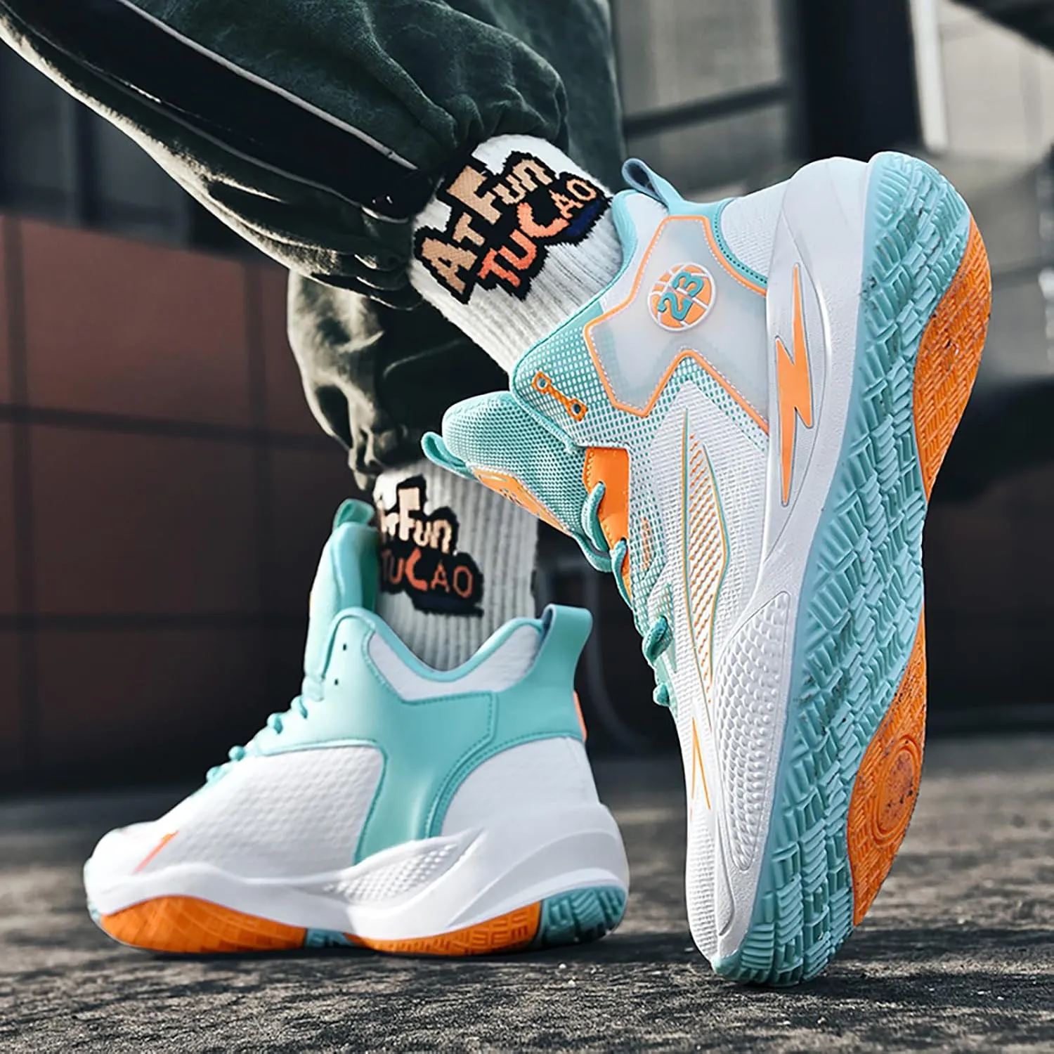 Women's Men's High-Top Basketball Shoes Breathable Anti-Slip and Wear-Resistant Soles Running Shoes Graffiti Design Fashionable Sports Shoes