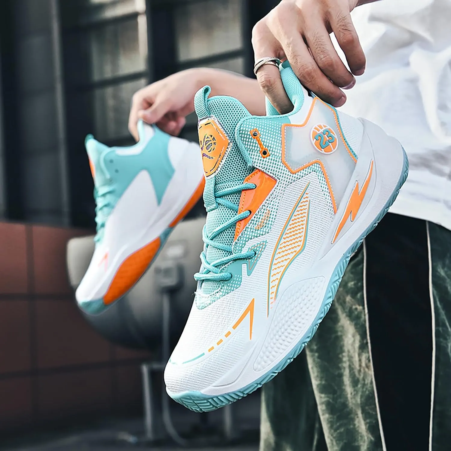 Women's Men's High-Top Basketball Shoes Breathable Anti-Slip and Wear-Resistant Soles Running Shoes Graffiti Design Fashionable Sports Shoes