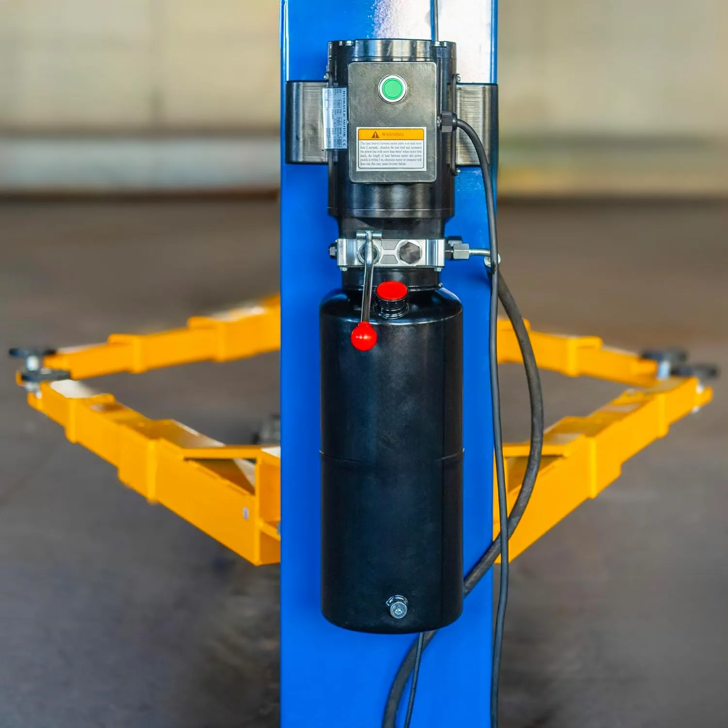 XK 2 Post 1400 Auto Car Lift 14,000 lb Capacity 220V Symmetric Floor Plate 36 Months Parts Replacement